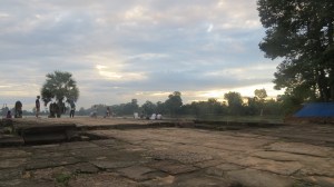 There were more children selling trinkets here than sunrise gazers. 